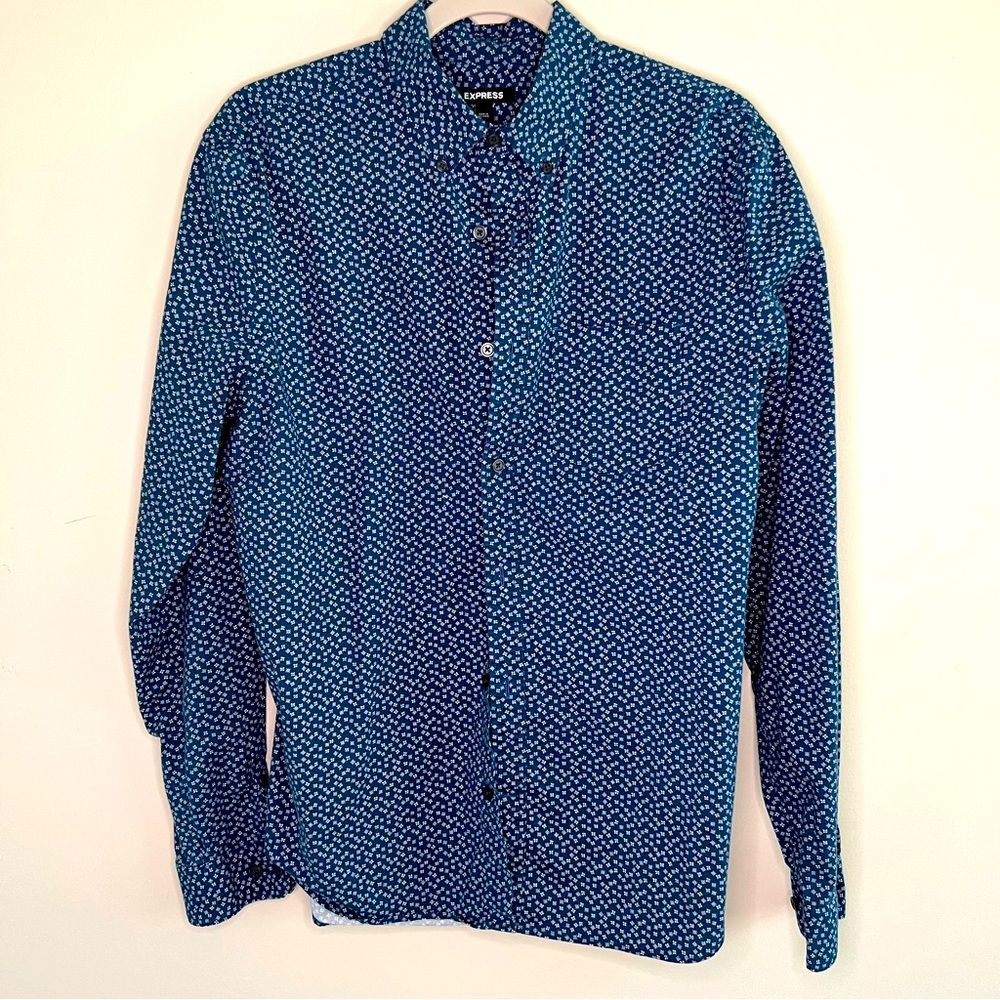 Men’s size Medium Express button down dress shirt. Blue and white paisley
